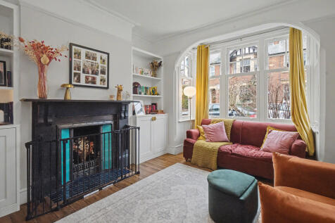 Living Room - Ang...