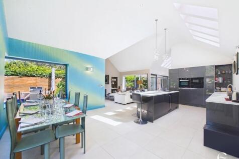 Open plan kitchen / living / dining