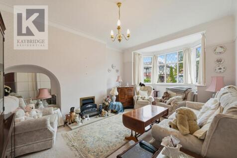 Amberley Gardens, Epsom - KT19 0NQ