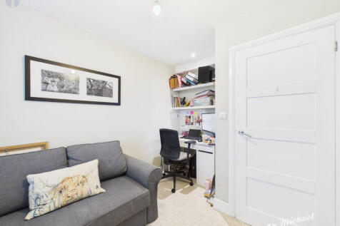 CAM03218G0-PR0806-STILL009-thumbnail-h750-70