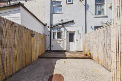 CAM03844G0-PR0515-STILL029.jpg