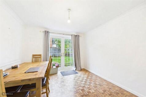 Hare Close, Buckingham, Buckinghamshire, MK18 photo 4
