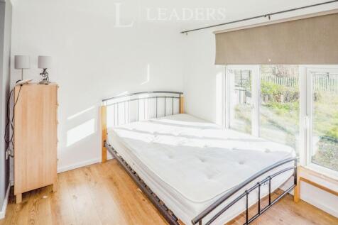 East Dene, CV32 photo 3