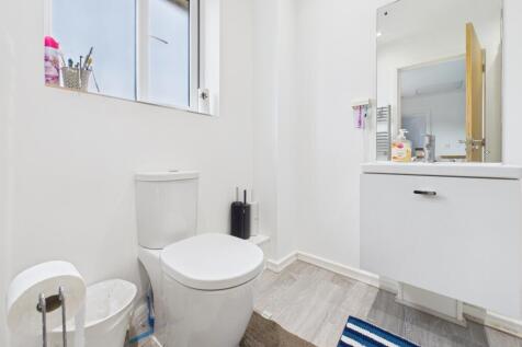 CAM03729G0-PR0132-STILL030