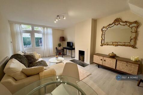Spacious Open Plan Lounge/Dining Room