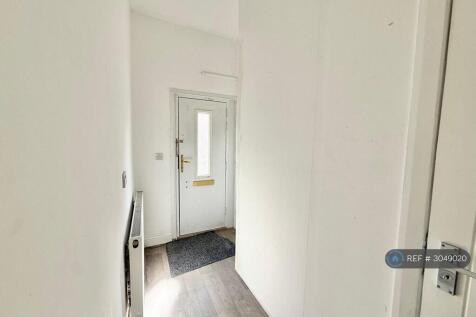 Colney Hatch Lane, London, N10 photo 3