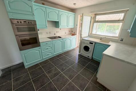 9 Lodges Close Kitchen