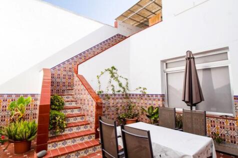 Entire house with patio in Mahón
