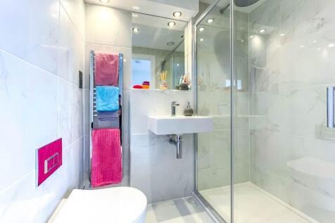28 Bowmont shower ro