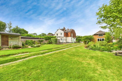 Horsham, RH13 - property photo