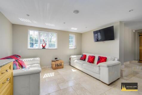 Kitchen / Breakfast Room