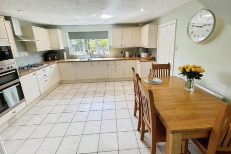 Kitchen/Breakfast Area