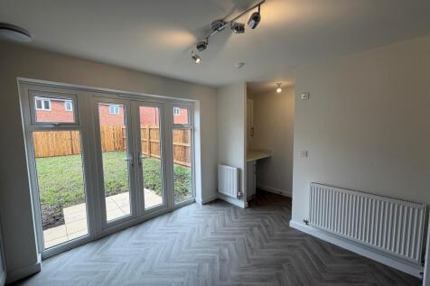 Taranto Close, Widnes, Cheshire, WA8 photo 4