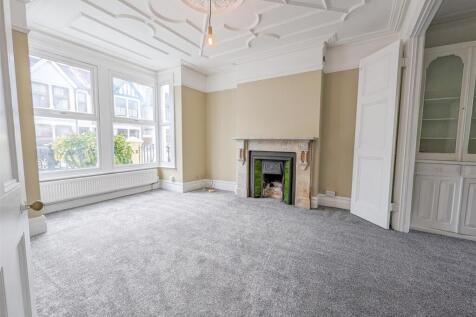 Canonsleigh Crescent, Leigh-On-Sea photo 3