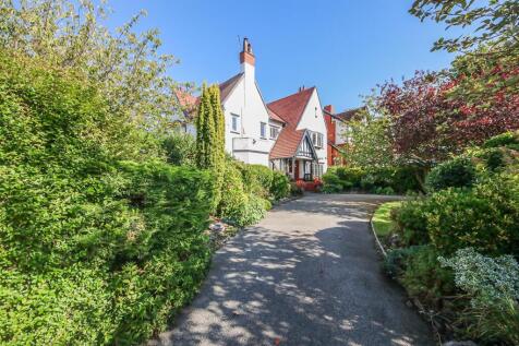 Front Garden/Driveway