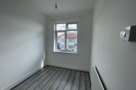 Chepstow Gardens, Southall photo 5