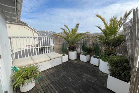 Entertainment Deck.jpg