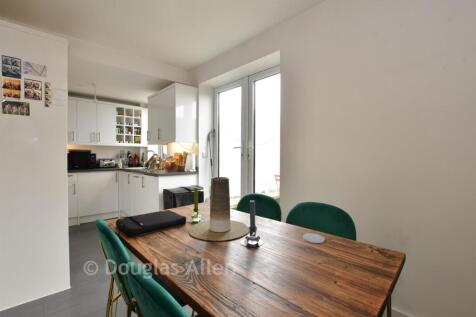 Lounge/Dining Area
