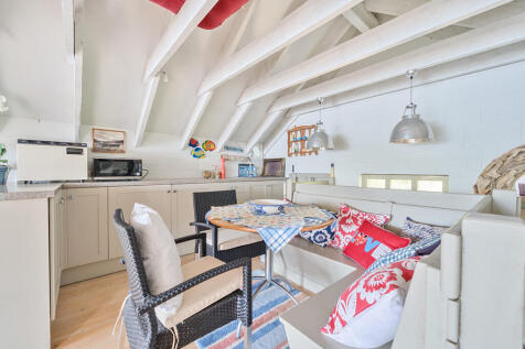 Day Room Kitchen ...