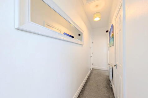 To Let - Lakeview Court, Promenade, Southport - One Bed Third Floor Apt photo 4