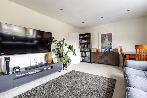 16a Amesbury Close (11).jpg