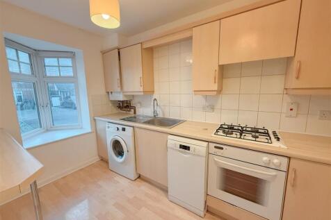 2 DOUBLE BEDROOM HOUSE WITH GARDEN - Magnolia Gardens, Edgware HA8 photo 3