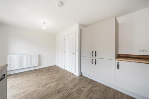 3 bedroom Semi Detached House photo 3