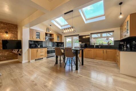 ENTERTAINMENT KITCHEN