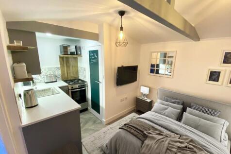 Outbuilding (Virtually staged image)