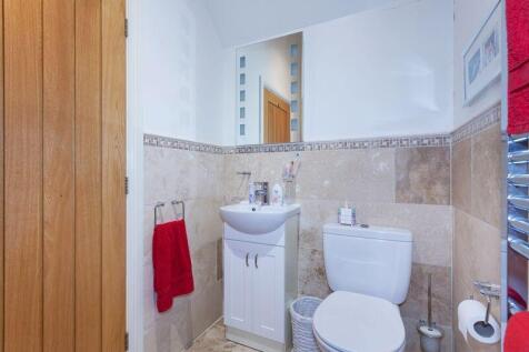 EN SUITE SHOWER ROOM 