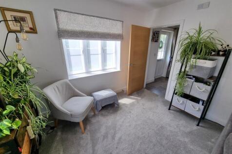 Sitting room 2.jpg