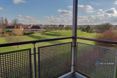 2-bed flat on Challenge Court, Twickenham, TW2, £1,900/mo