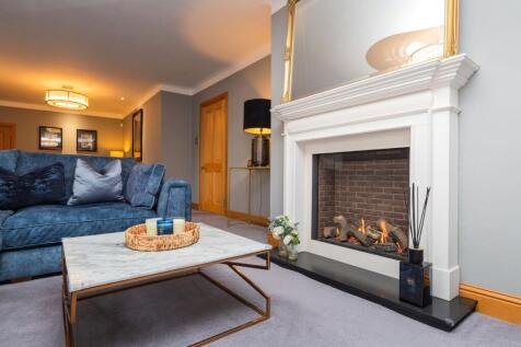 4 bed, 3 bath Detached in Glasgow - Photo 12