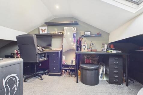 CAM03729G0-PR0189-STILL030