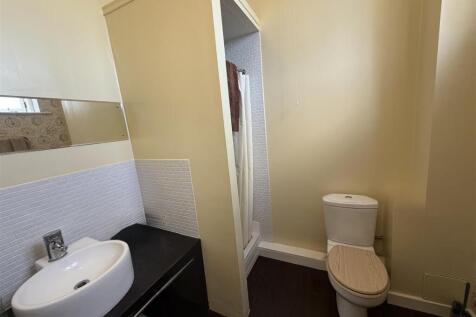 En-suite Shower