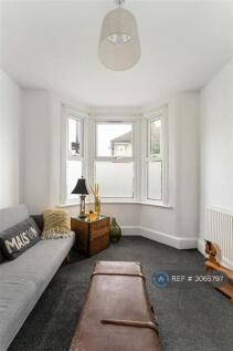 Coopers Lane, London, E10 photo 3