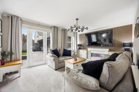 19_VILLAGE_GREEN_LENNOXTOWN_020.JPG