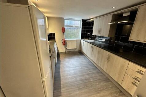 Queens Road, Hyde Park, Leeds photo 5