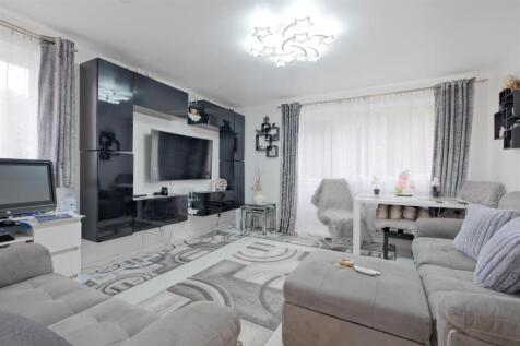 Living Room / Dining