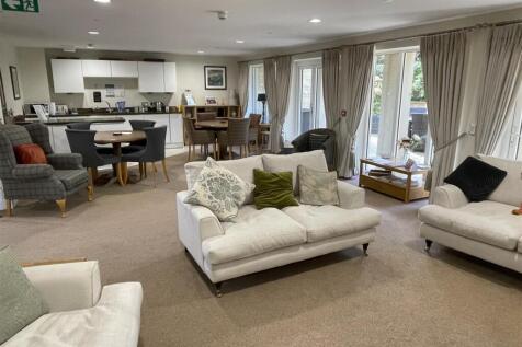 Home Owners Lounge 2.JPG