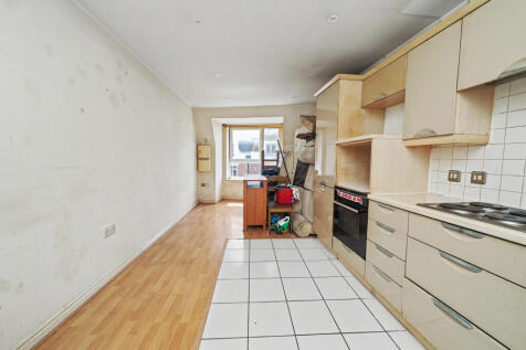 Flat 5, Lapidge House, 5 Coombe Road, Kingston upon Thames, Surrey, KT2 7AB