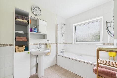 CAM02195G0-PR0076-STILL052