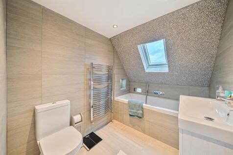 En Suite Bathroom: