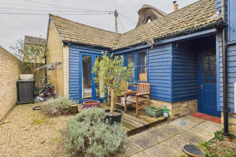 CAM02519G0-PR0233-STILL019