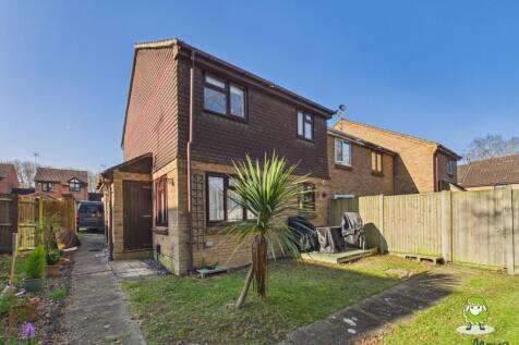 EweMove Estate Agents Basingstoke - Long Copse Cha