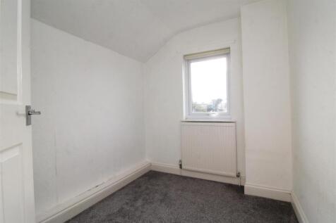 bedroom 3 .JPG