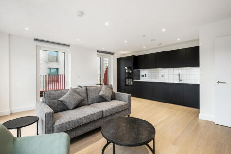 2-bed flat on Quest House South, Escapade Place, Tower Hamlets, London, £2,500/mo