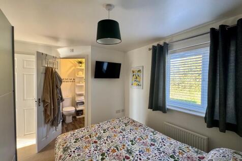 master bedroom to...