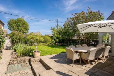 40 - Church Cottage - GL7 5HX - Web.jpg