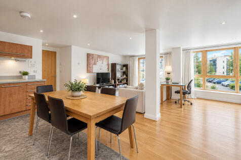 Living Area - Ang...